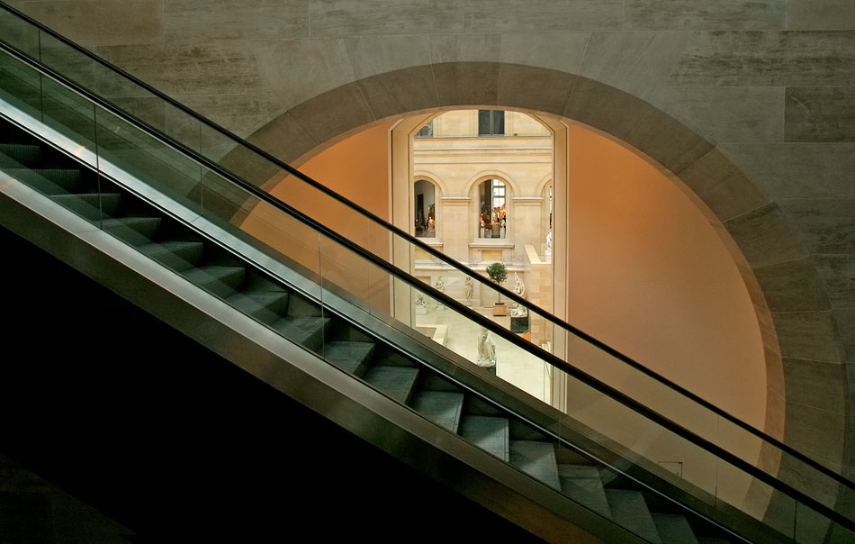 Parijs, Mus�e du Louvre, roltrappen