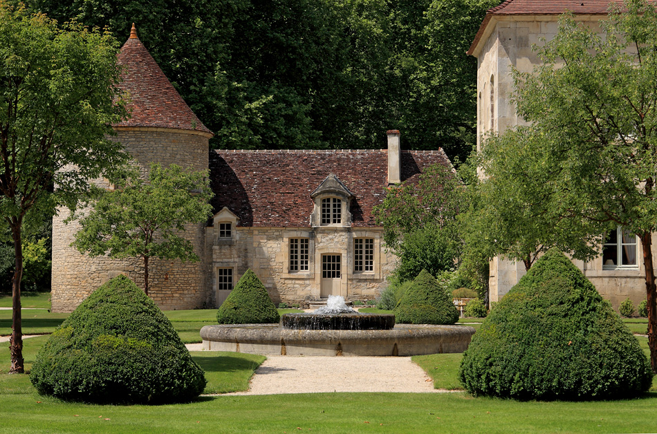 Woning van de abt met links de duiventoren