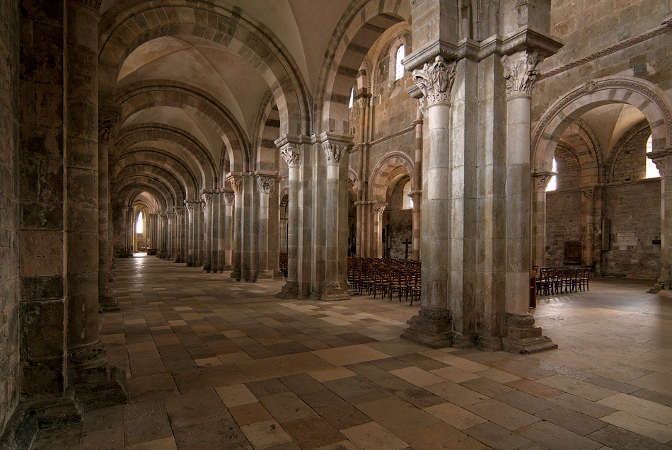 De basiliek van V�zelay in Bourgondi� (1185) staat op de werelderfgoedlijst van de Unesco.