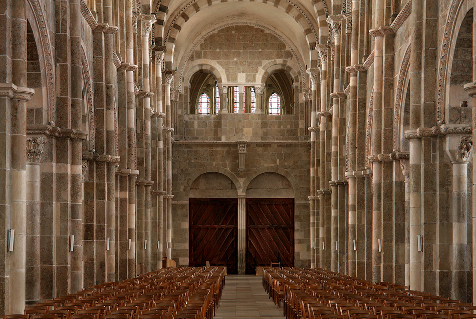 De basiliek van V�zelay in Bourgondi� (1185) staat op de werelderfgoedlijst van de Unesco.