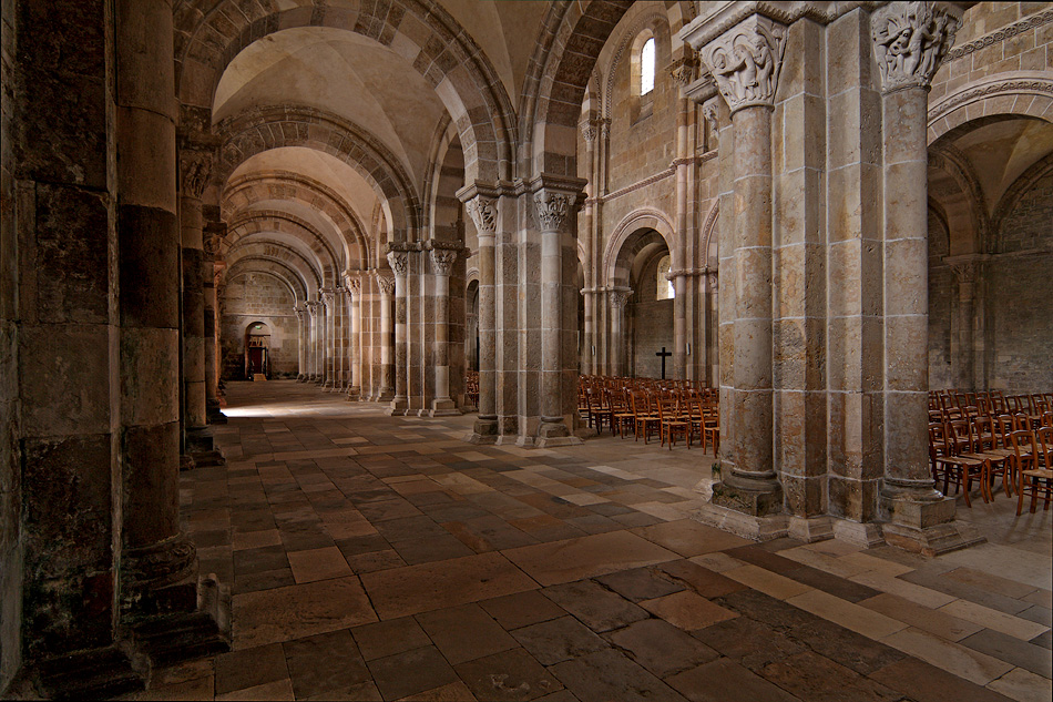 De basiliek van V�zelay in Bourgondi� (1185) staat op de werelderfgoedlijst van de Unesco.