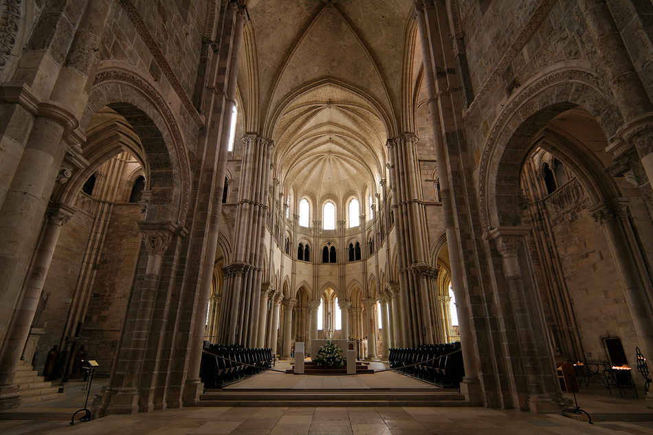 De basiliek van V�zelay in Bourgondi� (1185) staat op de werelderfgoedlijst van de Unesco.
