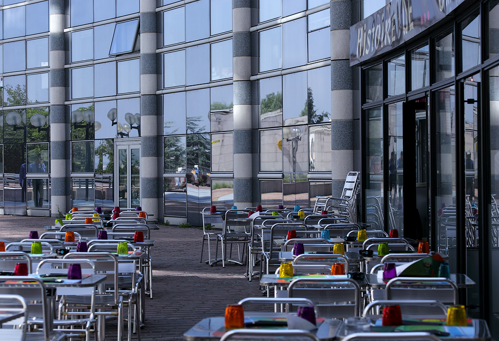 Parijs, La D�fense; Alles staat klaar voor de lunch van het kantoorpersoneel.