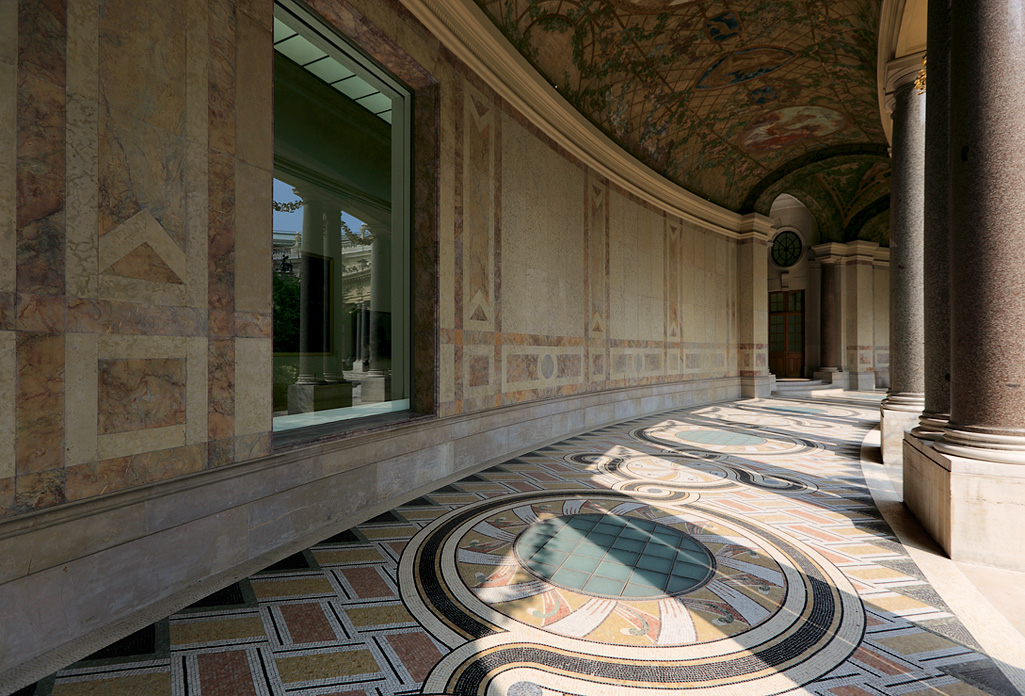 Parijs, Le Petit Palais. Werd gebouwd voor de wereldtentoonstelling van 1900.Nu is het een museum met kunstvoorwerpen van de Griekse oudheid tot de 20ste eeuw.