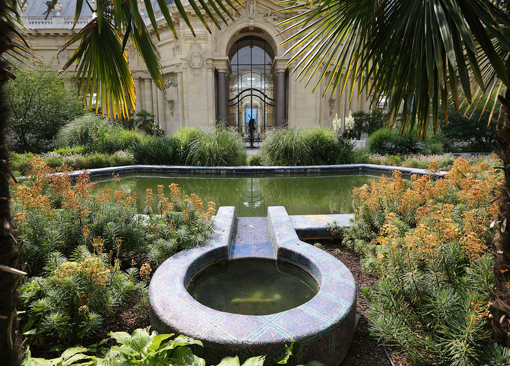 Parijs, Le Petit Palais. Werd gebouwd voor de wereldtentoonstelling van 1900.Nu is het een museum met kunstvoorwerpen van de Griekse oudheid tot de 20ste eeuw.