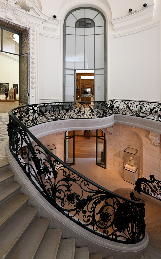 Parijs, Le Petit Palais. Werd gebouwd voor de wereldtentoonstelling van 1900.Nu is het een museum met kunstvoorwerpen van de Griekse oudheid tot de 20ste eeuw.