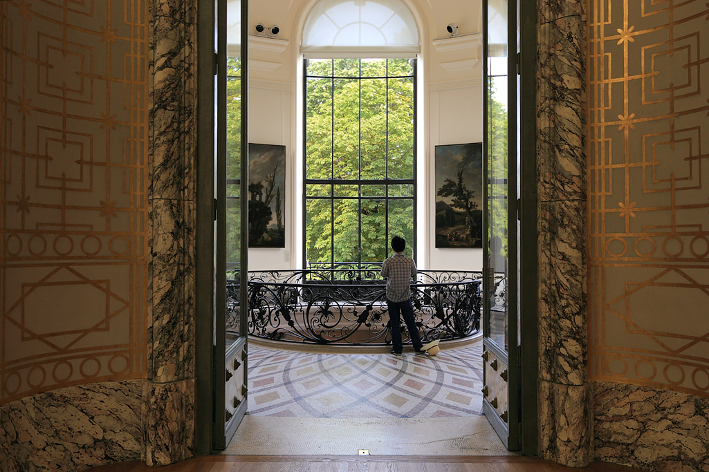 Parijs, Le Petit Palais. Werd gebouwd voor de wereldtentoonstelling van 1900.Nu is het een museum met kunstvoorwerpen van de Griekse oudheid tot de 20ste eeuw.