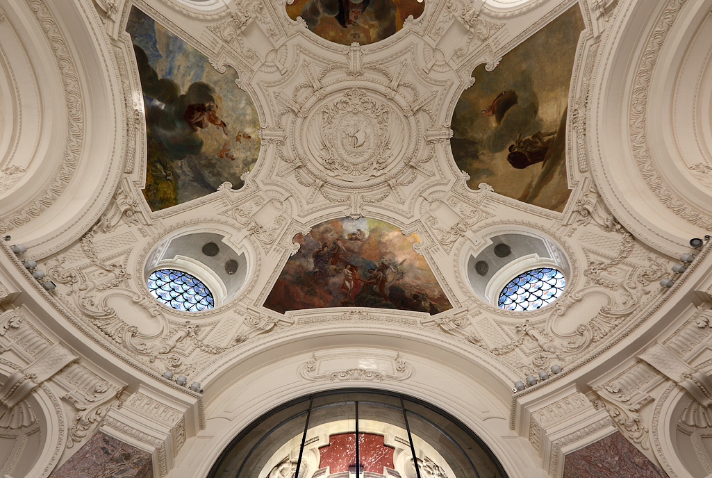 Parijs, Le Petit Palais. Werd gebouwd voor de wereldtentoonstelling van 1900.Nu is het een museum met kunstvoorwerpen van de Griekse oudheid tot de 20ste eeuw.