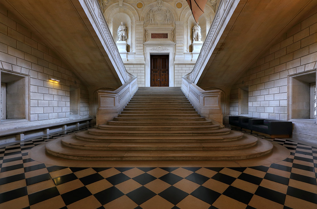 Parijs, Mus�e des Arts et M�tiers (1794) is een museum waar meer dan 3000 uitvindingen tentoongesteld zijn op volgorde van tijd.