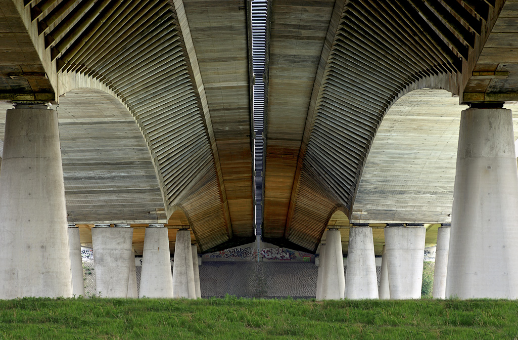Onder de Lekbrug bij Vianen