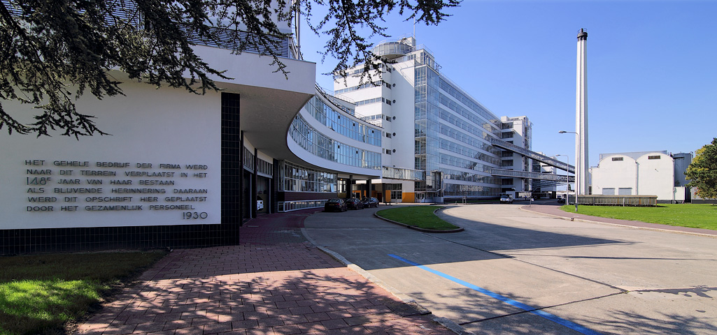 De voormalige Van Nellefabriek (koffie, thee,tabak) in Rotterdam geldt als het voornaamste industri�le monument in Nederland. De voor die tijd in alle opzichten zeer moderne fabriek werd in 1931 officieel geopend en staat sinds 2014 op de Werelderfgoedlijst van de Unesco.